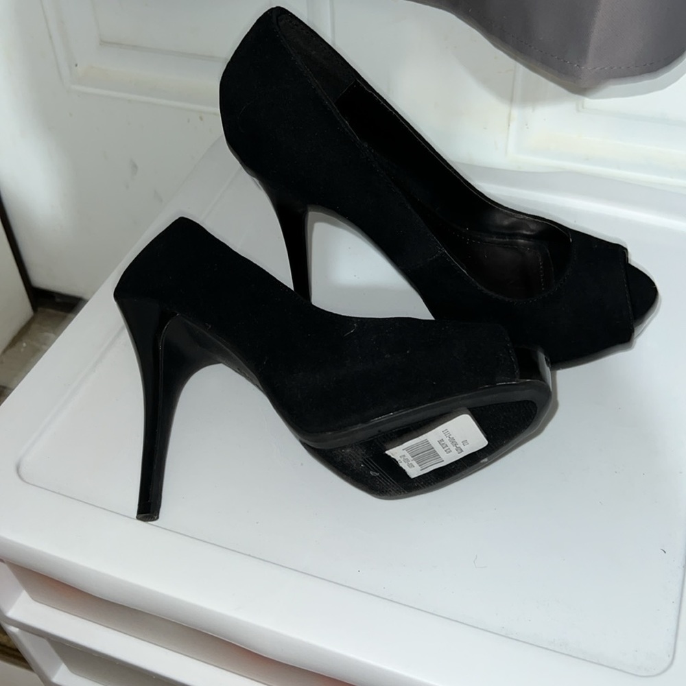 Heels - Picture 2 of 4